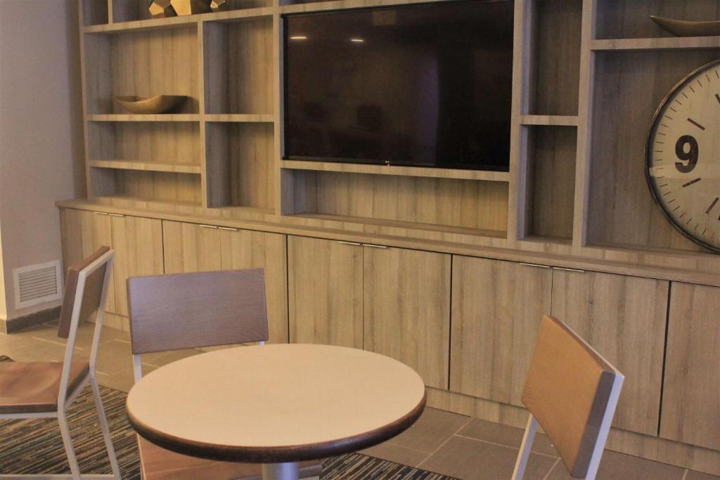 Room image 3